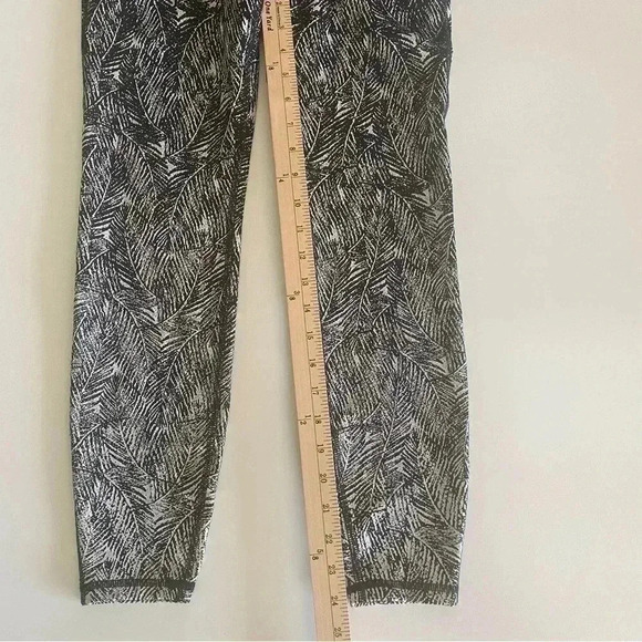 NWT All in Motion High Rise 7/8 Legging Black & White Patterned Size Small - Picture 5 of 8